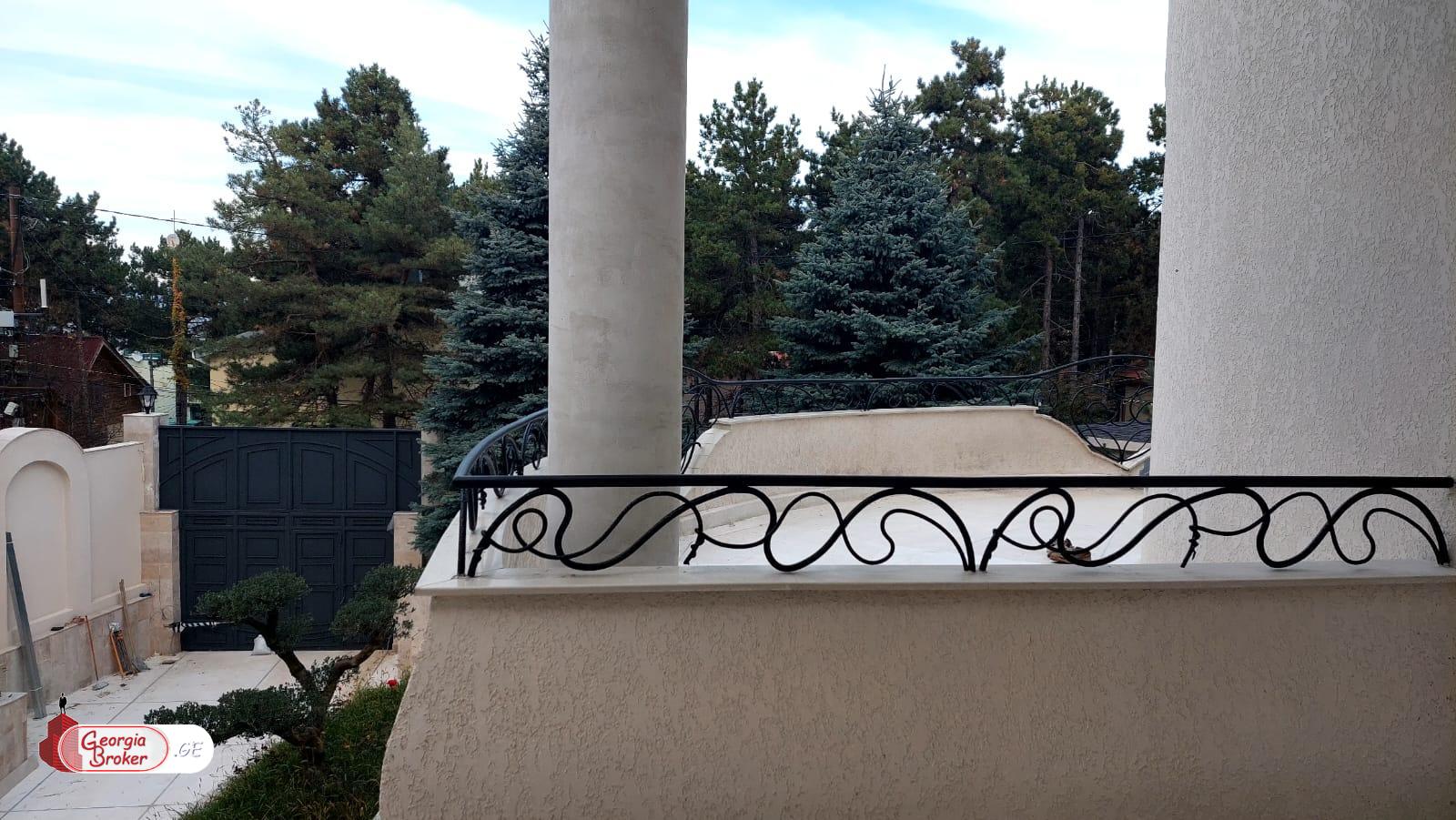 ქირავდება  ახალი  გარემონტებული  4სართულიანი  შენობა  წყნეთში